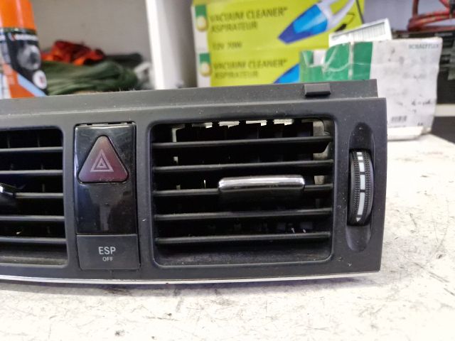 bontott MERCEDES-BENZ C-CLASS Középső Szellőző