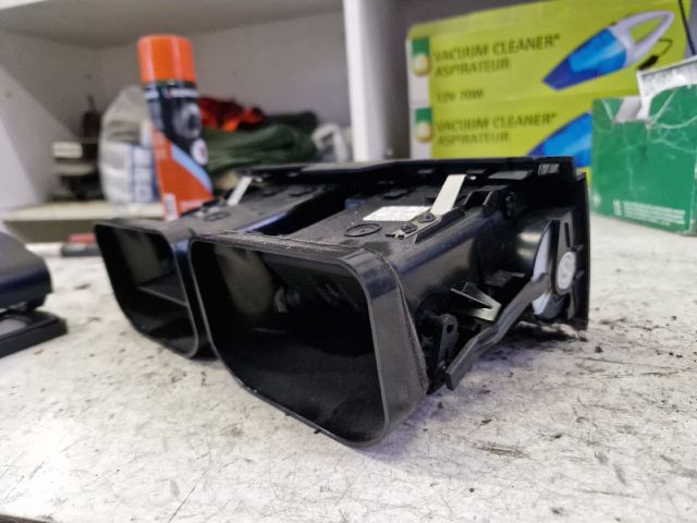 bontott MERCEDES-BENZ C-CLASS Középső Szellőző