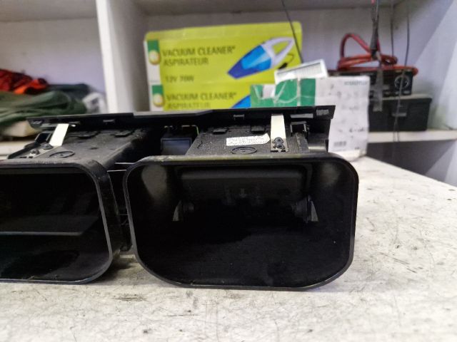 bontott MERCEDES-BENZ C-CLASS Középső Szellőző