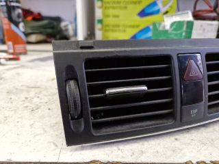 bontott MERCEDES-BENZ C-CLASS Középső Szellőző