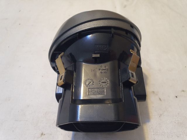 bontott MERCEDES-BENZ C-CLASS Középső Szellőző