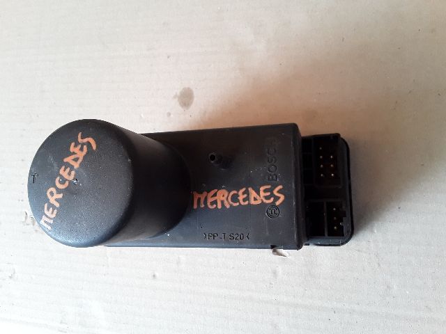 bontott MERCEDES-BENZ C-CLASS Központizár Motor (Pozíciófüggetlen)