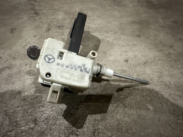 bontott MERCEDES-BENZ C-CLASS Központizár Motor Tankajtó