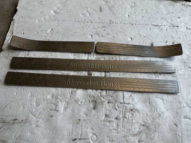 bontott MERCEDES-BENZ C-CLASS Küszöb Díszléc Szett