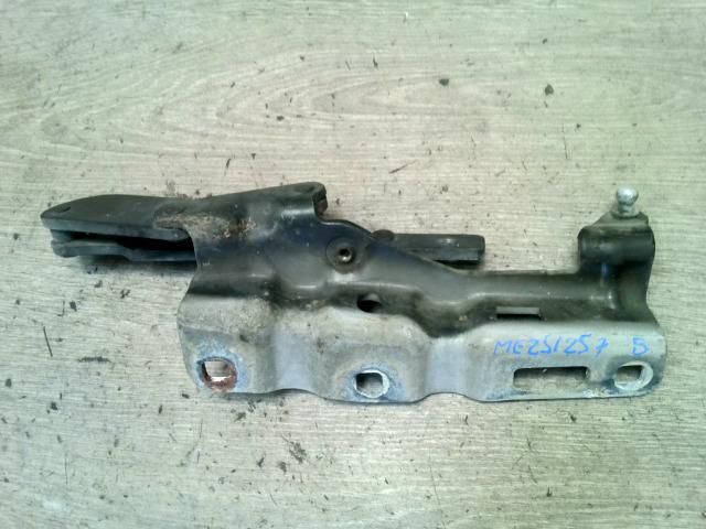 bontott MERCEDES-BENZ C-CLASS Motorháztető Bal Zsanér