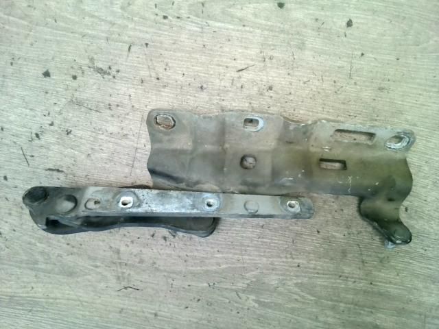 bontott MERCEDES-BENZ C-CLASS Motorháztető Bal Zsanér