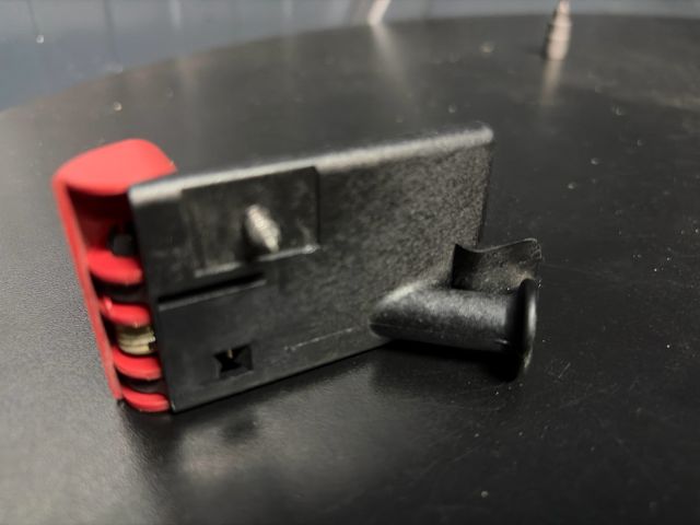 bontott MERCEDES-BENZ C-CLASS Motorháztető Nyitó Kar / Gomb