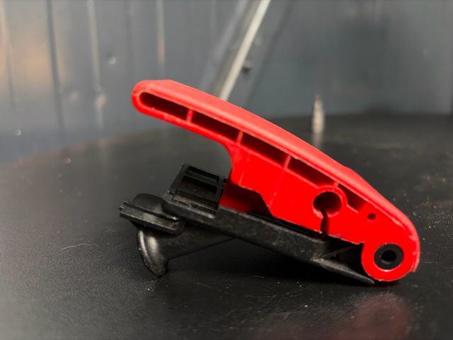 bontott MERCEDES-BENZ C-CLASS Motorháztető Nyitó Kar / Gomb