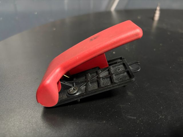 bontott MERCEDES-BENZ C-CLASS Motorháztető Nyitó Kar / Gomb