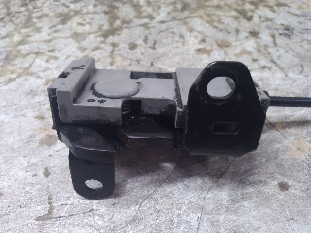 bontott MERCEDES-BENZ C-CLASS Motorháztető Zárszerkezet