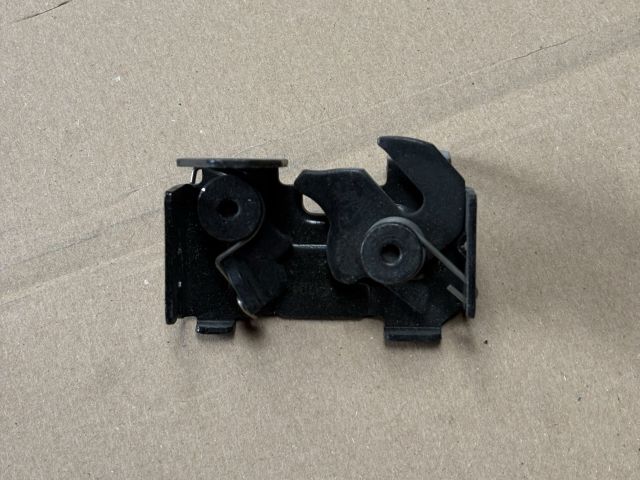 bontott MERCEDES-BENZ C-CLASS Motorháztető Zárszerkezet