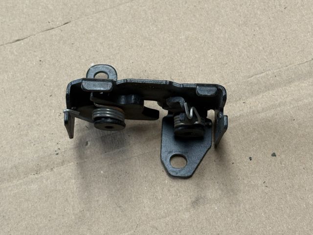 bontott MERCEDES-BENZ C-CLASS Motorháztető Zárszerkezet