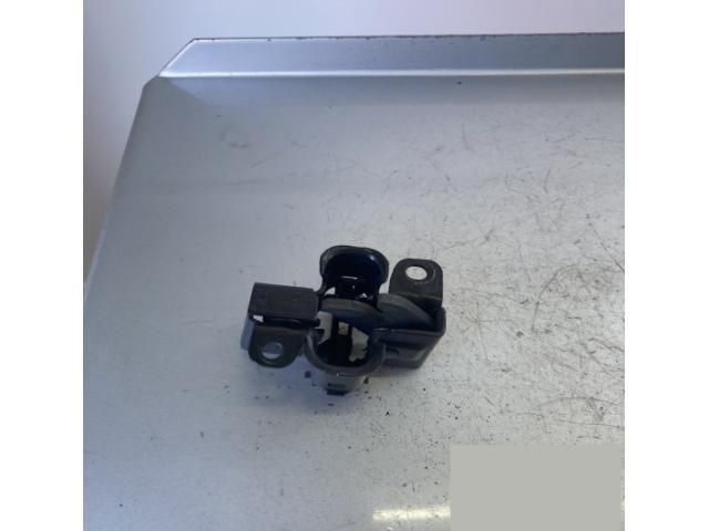 bontott MERCEDES-BENZ C-CLASS Motorháztető Zárszerkezet