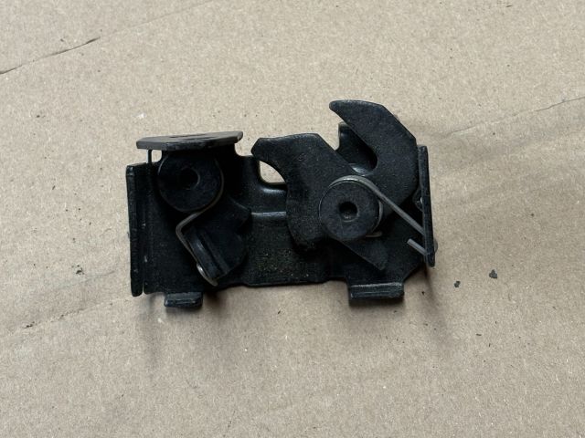 bontott MERCEDES-BENZ C-CLASS Motorháztető Zárszerkezet