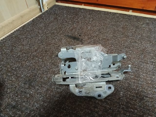 bontott MERCEDES-BENZ C-CLASS Motorháztető Zsanér Pár