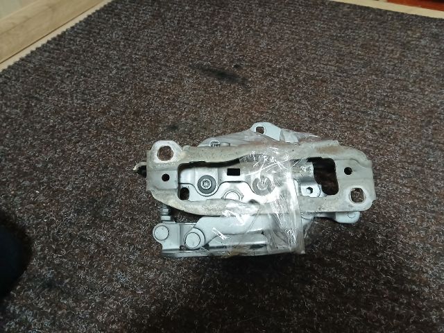 bontott MERCEDES-BENZ C-CLASS Motorháztető Zsanér Pár