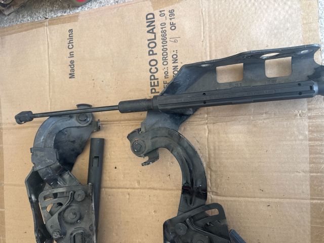 bontott MERCEDES-BENZ C-CLASS Motorháztető Zsanér Pár