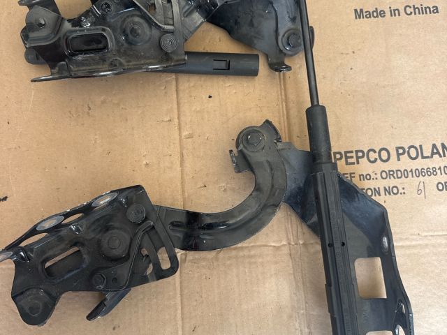 bontott MERCEDES-BENZ C-CLASS Motorháztető Zsanér Pár