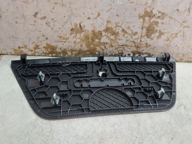 bontott MERCEDES-BENZ C-CLASS Műszerfal Középső Hangszóró Burkolat