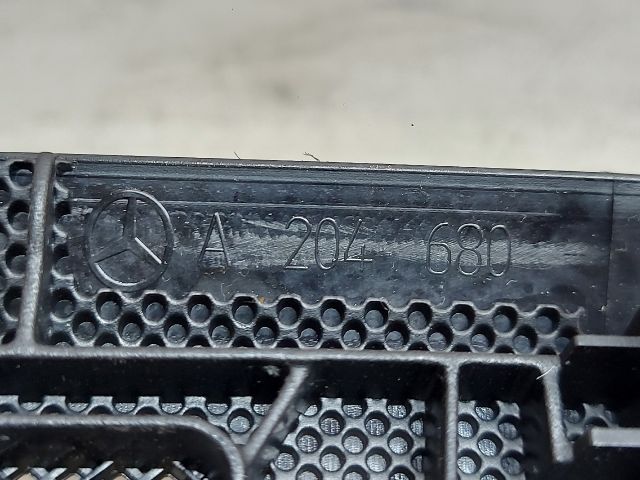 bontott MERCEDES-BENZ C-CLASS Műszerfal Középső Hangszóró Burkolat