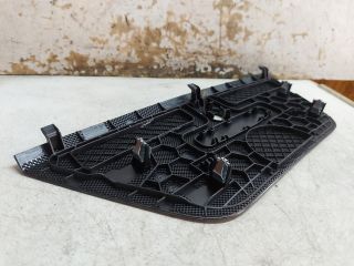 bontott MERCEDES-BENZ C-CLASS Műszerfal Középső Hangszóró Burkolat