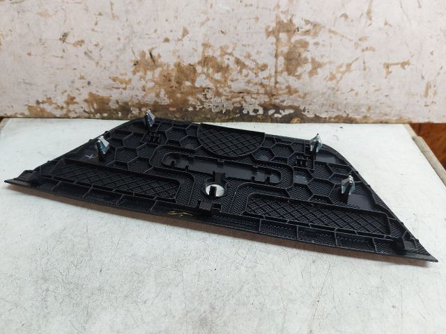 bontott MERCEDES-BENZ C-CLASS Műszerfal Középső Hangszóró Burkolat