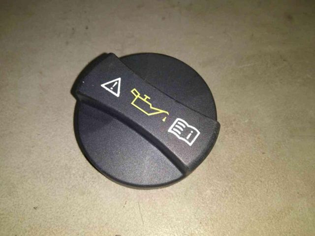 bontott MERCEDES-BENZ C-CLASS Olajbeöntő Sapka