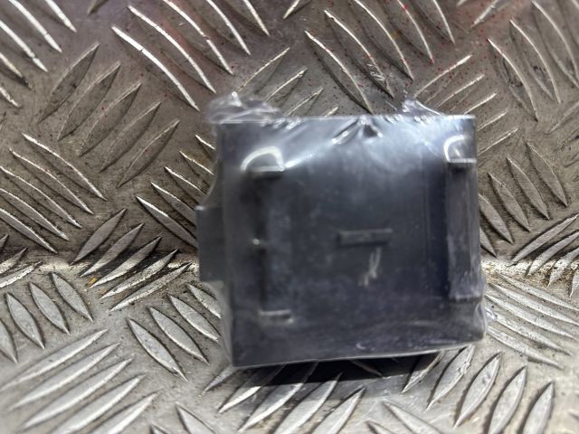 bontott MERCEDES-BENZ C-CLASS Riasztó Központ