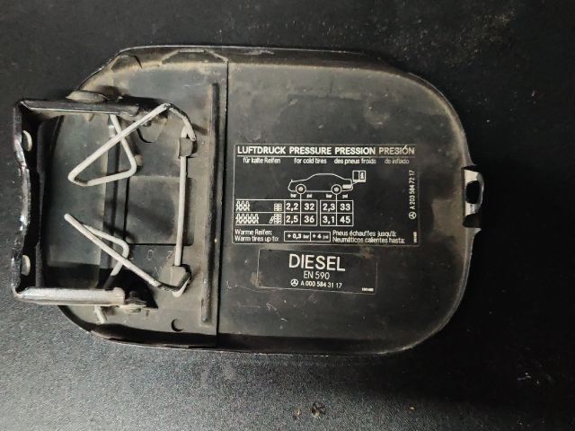 bontott MERCEDES-BENZ C-CLASS Tankajtó