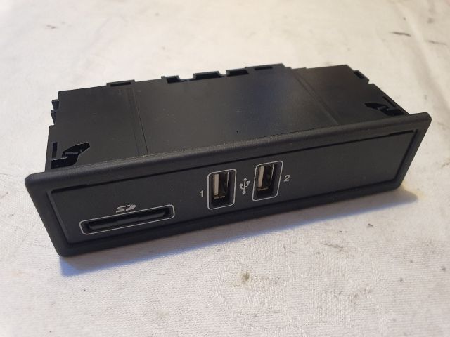 bontott MERCEDES-BENZ C-CLASS USB Aljzat
