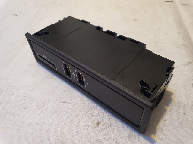bontott MERCEDES-BENZ C-CLASS USB Aljzat