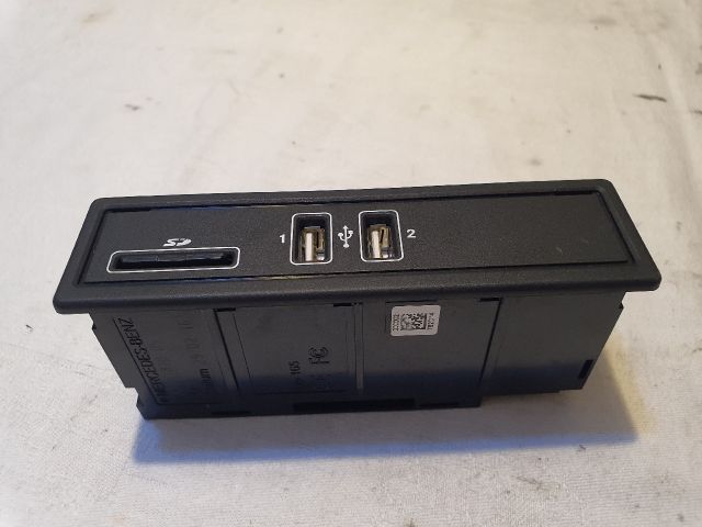 bontott MERCEDES-BENZ C-CLASS USB Aljzat