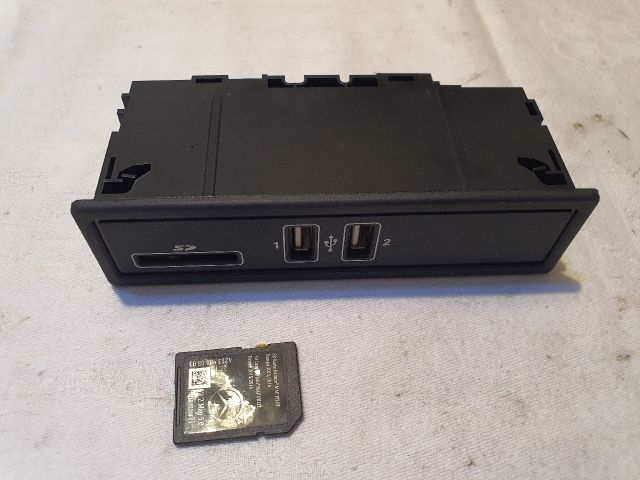 bontott MERCEDES-BENZ C-CLASS USB Aljzat