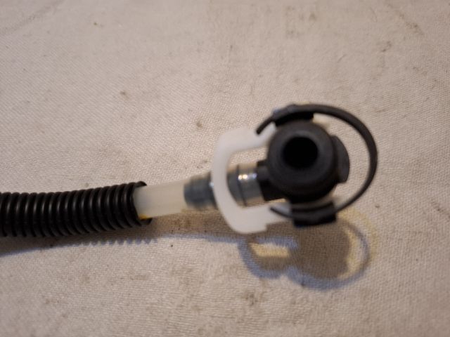 bontott MERCEDES-BENZ C-CLASS Üzemanyagcső