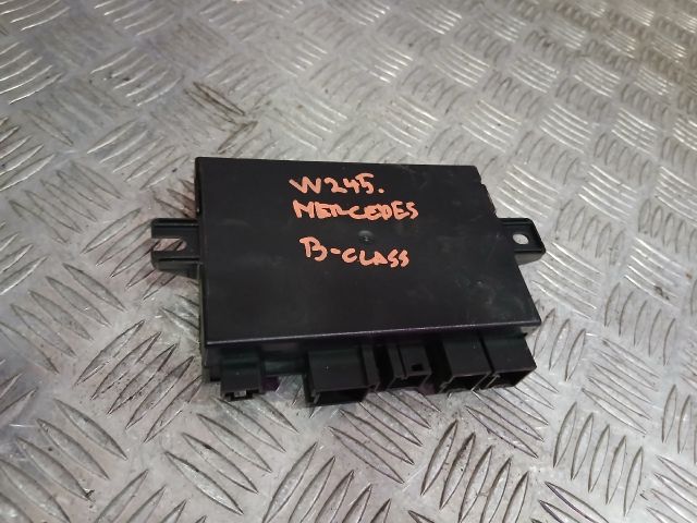 bontott MERCEDES-BENZ C-CLASS Vonóhorog Elektronika
