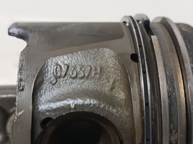 bontott MERCEDES-BENZ CITAN Dugattyú és Hajtókar