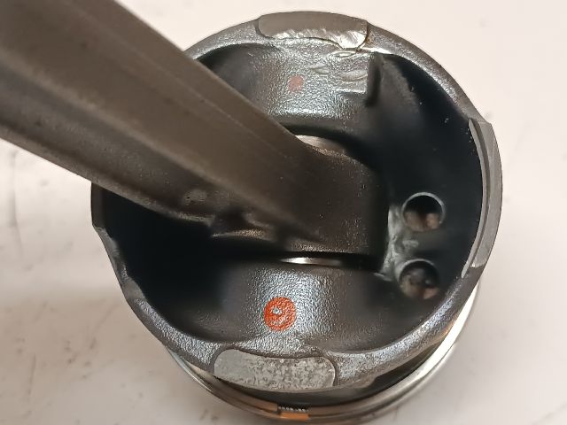 bontott MERCEDES-BENZ CITAN Dugattyú és Hajtókar