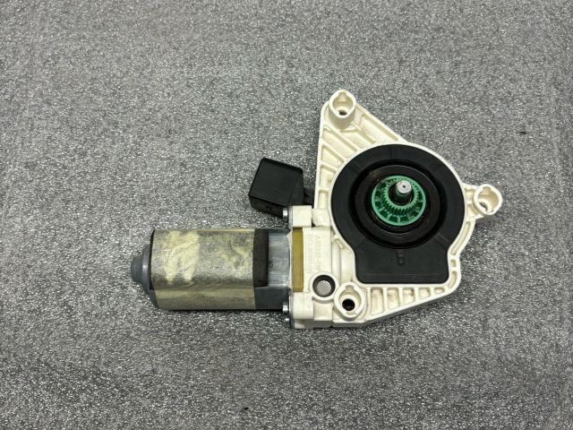 bontott MERCEDES-BENZ CLA Bal első Ablakemelő Motor