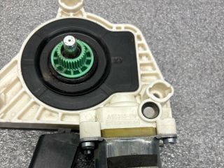 bontott MERCEDES-BENZ CLA Bal első Ablakemelő Motor