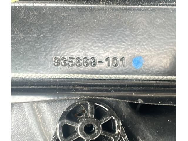 bontott MERCEDES-BENZ CLA Bal hátsó Ablakemelő Szerkezet (Elektromos)