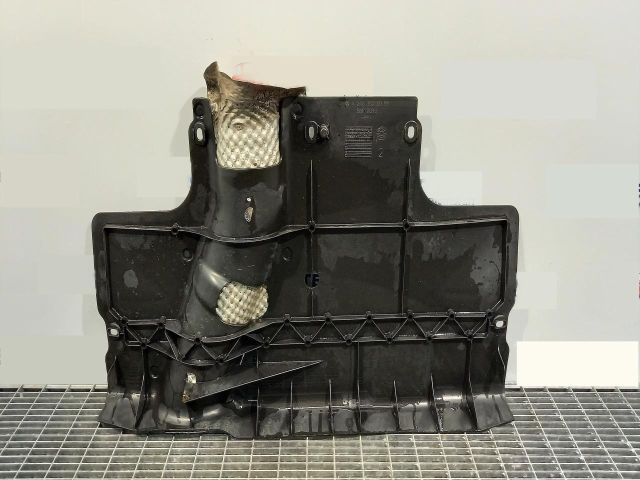 bontott MERCEDES-BENZ CLA Alsó Motorburkolat