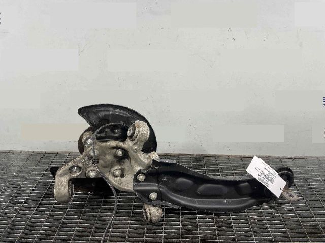 bontott MERCEDES-BENZ CLA Bal hátsó Csonkállvány