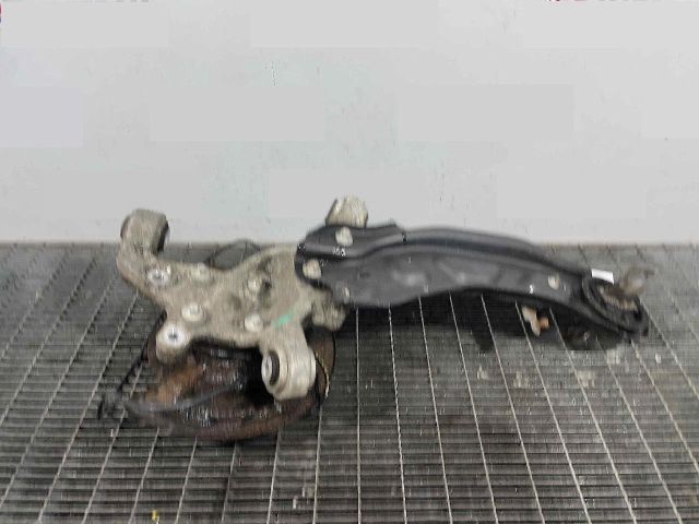 bontott MERCEDES-BENZ CLA Jobb hátsó Csonkállvány