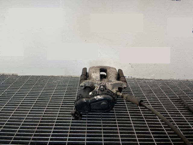 bontott MERCEDES-BENZ CLA Jobb hátsó Féknyereg Munkahengerrel