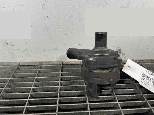 bontott MERCEDES-BENZ CLA Vízpumpa