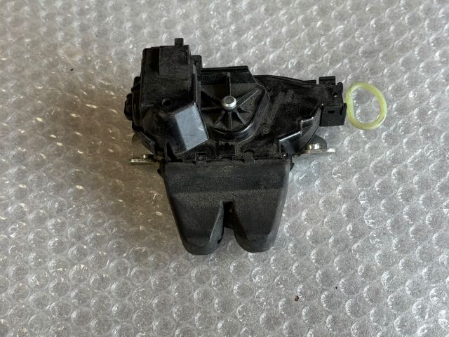 bontott MERCEDES-BENZ CLA Csomagtérajtó Zárszerkezet