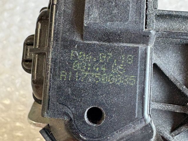 bontott MERCEDES-BENZ CLA Csomagtérajtó Zárszerkezet