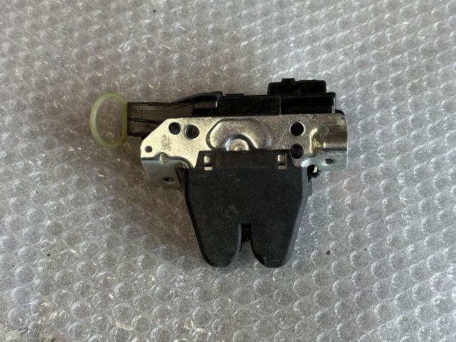 bontott MERCEDES-BENZ CLA Csomagtérajtó Zárszerkezet