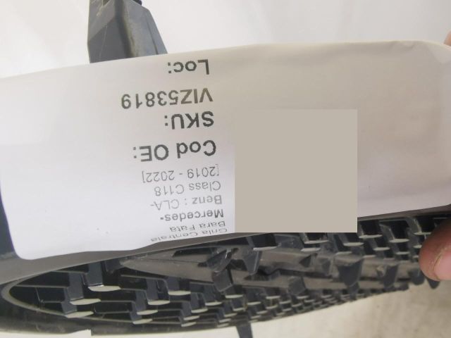 bontott MERCEDES-BENZ CLA Első Lökhárító Alsó Középső Díszrács