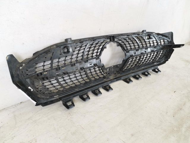 bontott MERCEDES-BENZ CLA Első Lökhárító Alsó Középső Díszrács